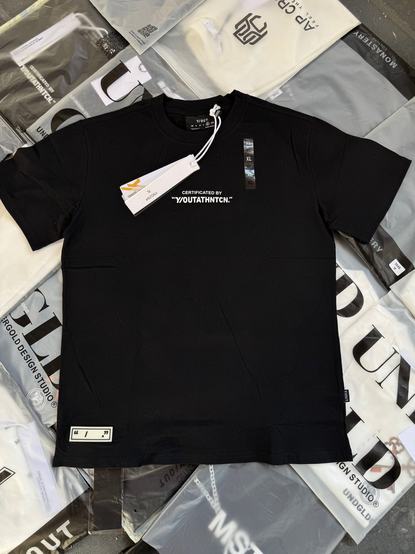 CAMISETA | Y/OUT