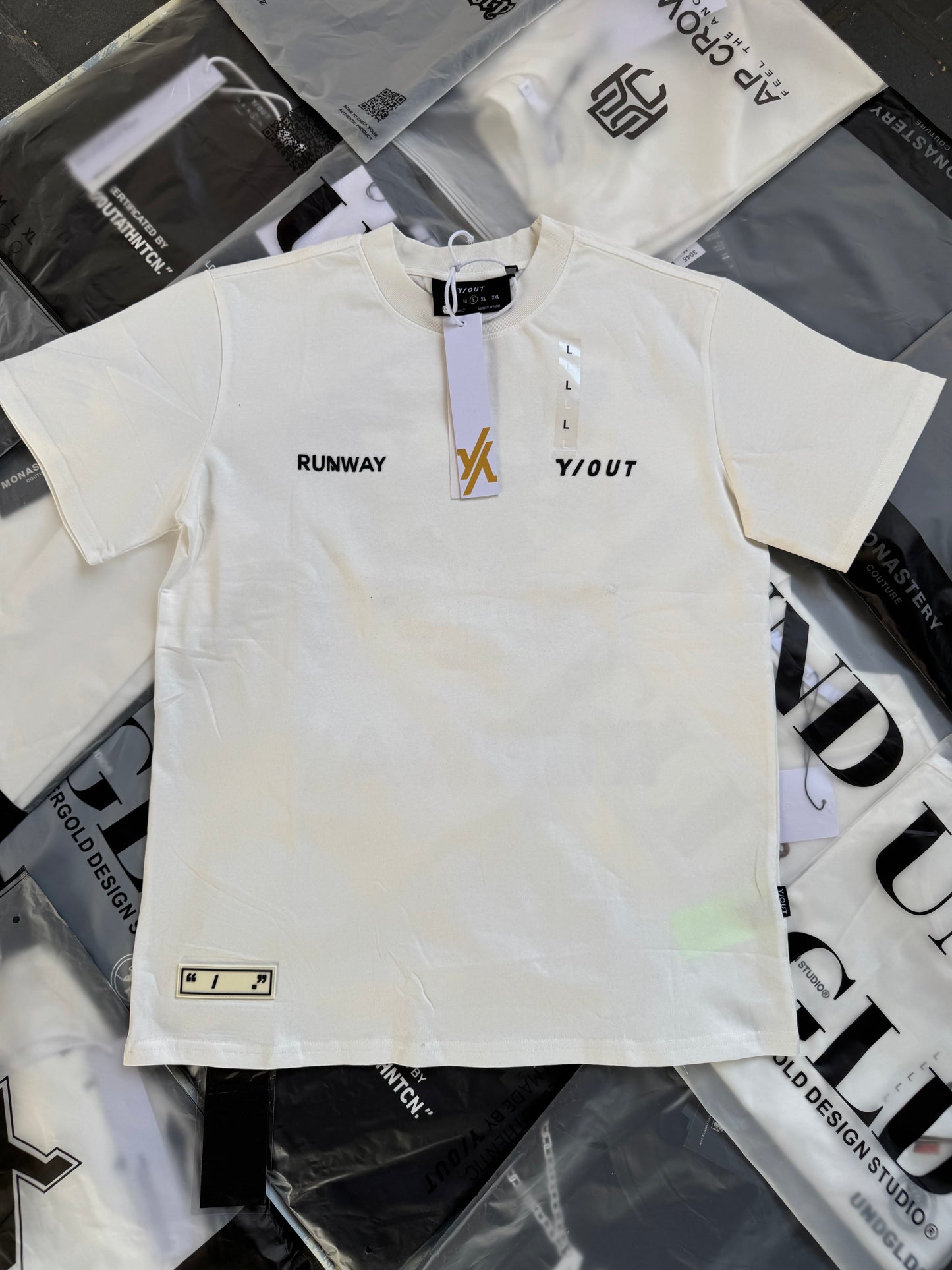 CAMISETA | Y/OUT